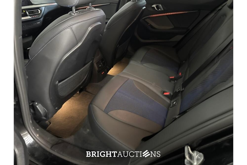 BMW M135 i Business Edition xDrive 306pk 2021 (Origineel-NL) 1-Serie, N-977-HZ