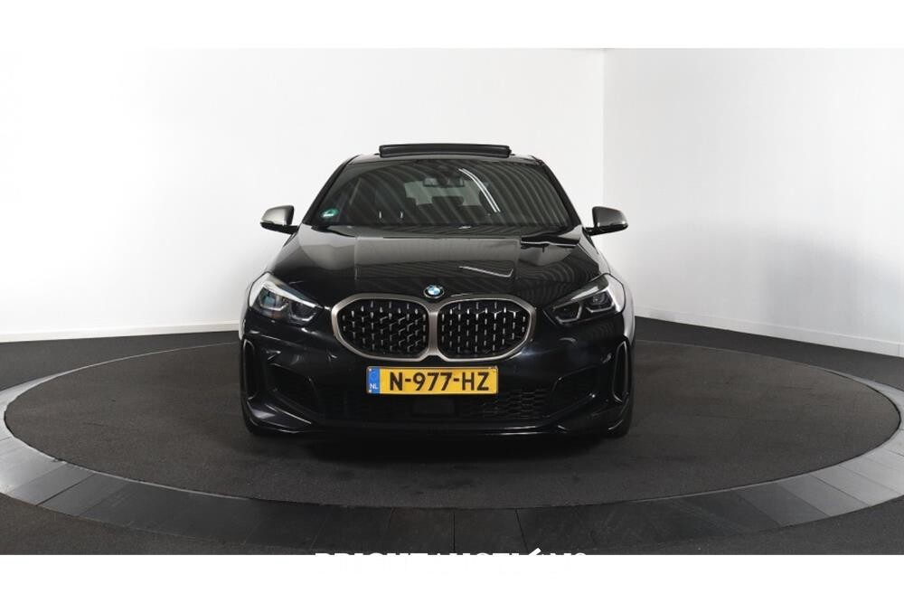 BMW M135 i Business Edition xDrive 306pk 2021 (Origineel-NL) 1-Serie, N-977-HZ