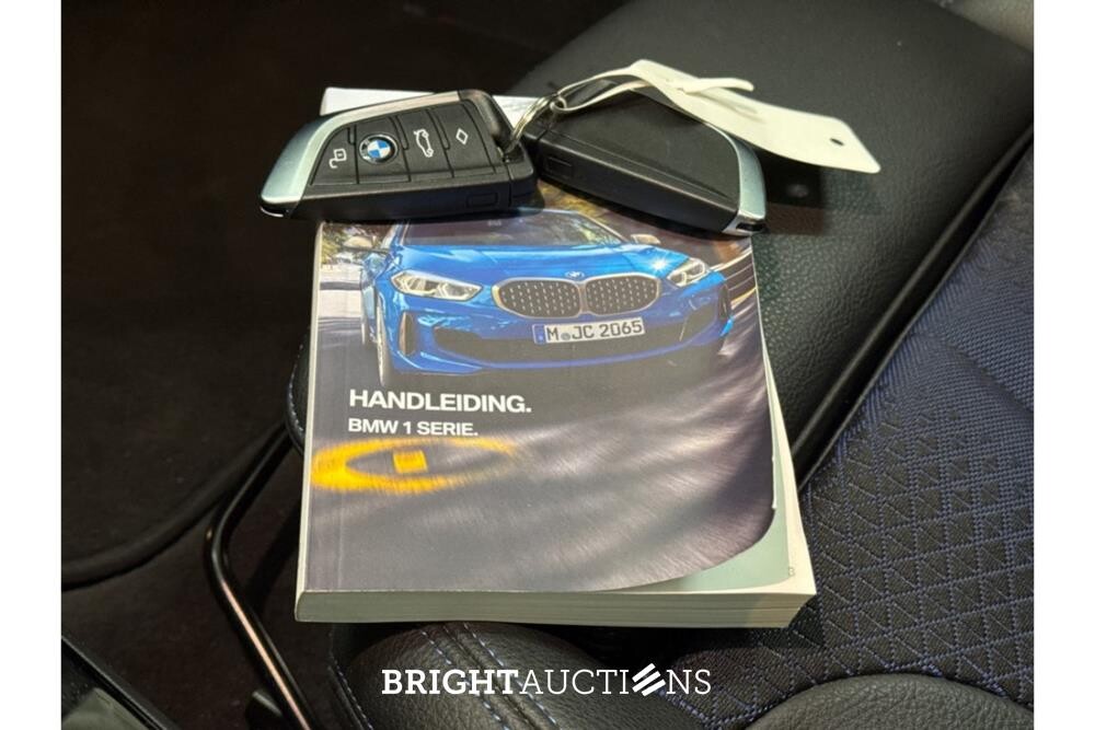 BMW M135 i Business Edition xDrive 306pk 2021 (Origineel-NL) 1-Serie, N-977-HZ