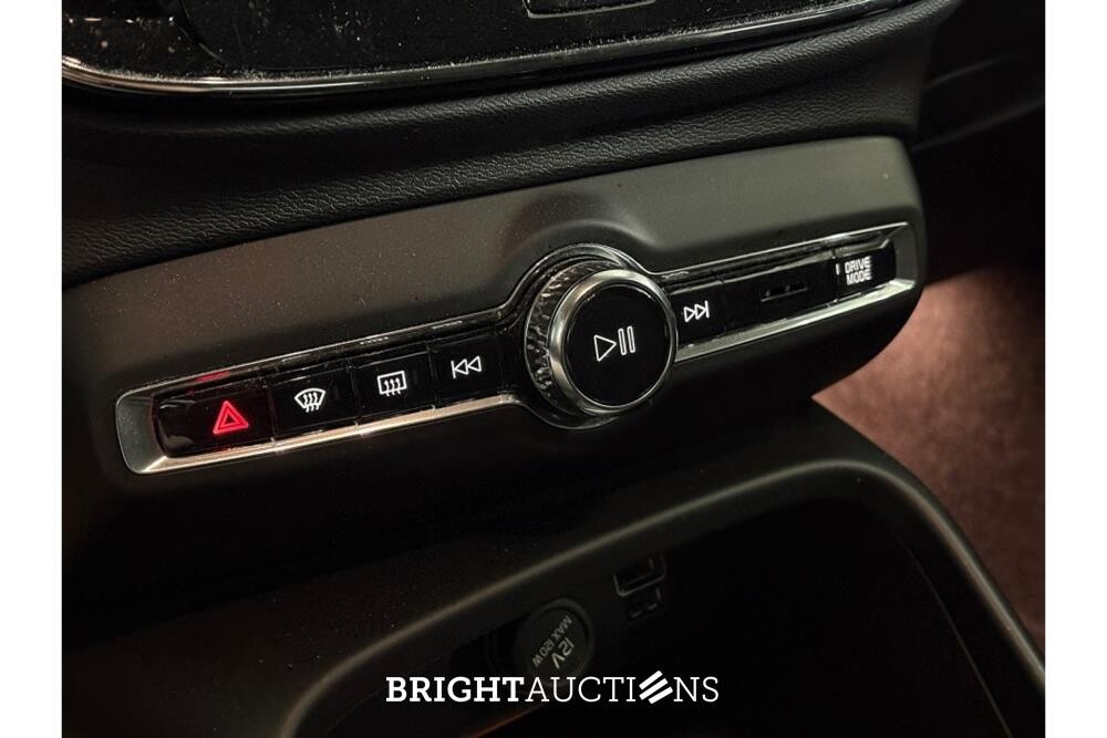 Volvo XC40 T2 Momentum Business 1.5 129pk 2022 (Origineel-NL), P-731-XB