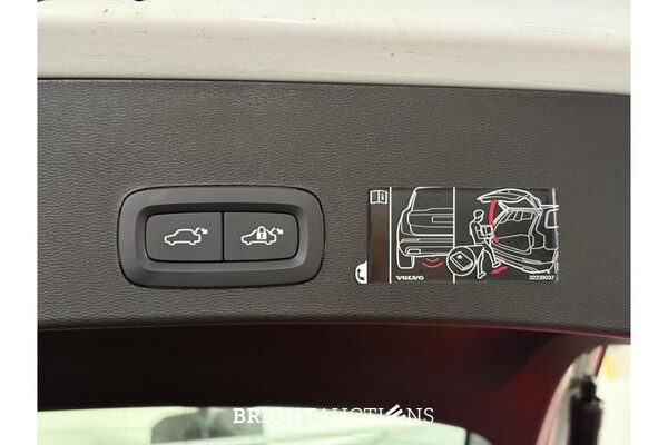 Volvo XC40 T2 Momentum Business 1.5 129pk 2022 (Origineel-NL), P-731-XB