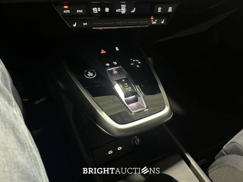 Audi Q4 e-tron 40 Launch edition Advanced Plus 77 kWh 204pk 2021 (Origineel-NL), N-823-PD