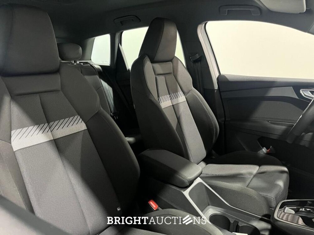 Audi Q4 e-tron 40 Launch edition Advanced Plus 77 kWh 204pk 2021 (Origineel-NL), N-823-PD