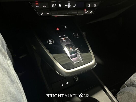 Audi Q4 e-tron 40 Launch edition Advanced Plus 77 kWh 204pk 2021 (Origineel-NL), N-823-PD