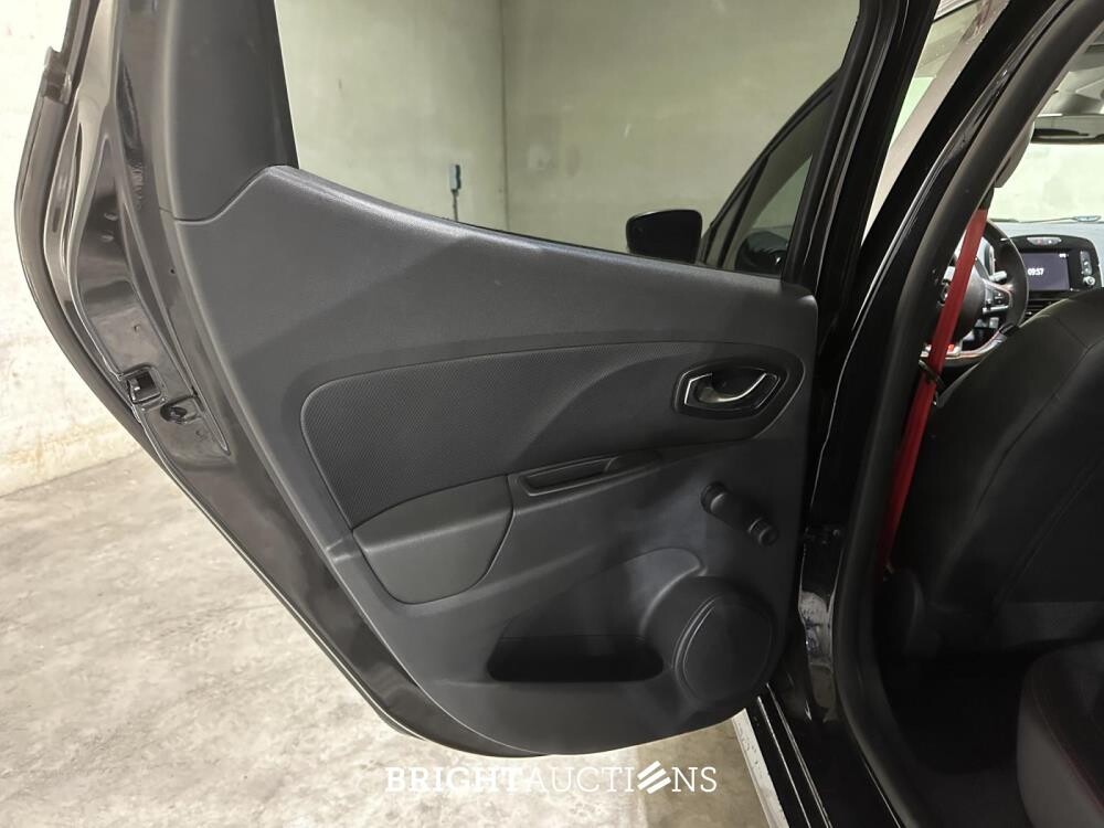 Renault Clio 1.6 R.S. Trophy 220pk 2015, K-787-PD