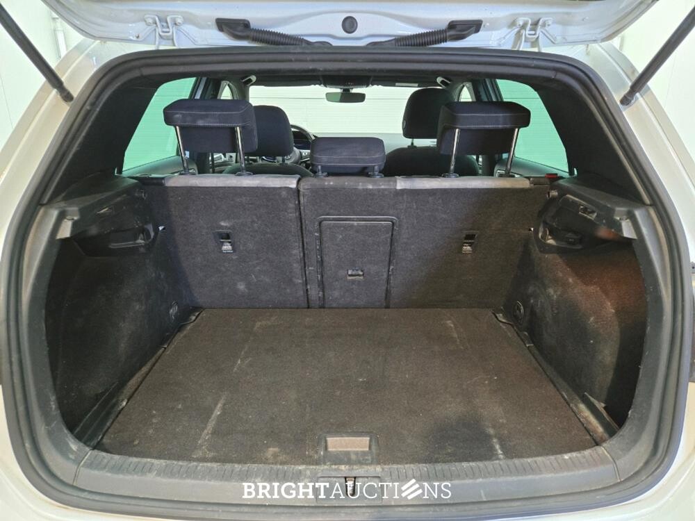 Volkswagen Golf Highline Business R 1.5 TSI 150pk 2019 (Origineel-NL), XG-637-X