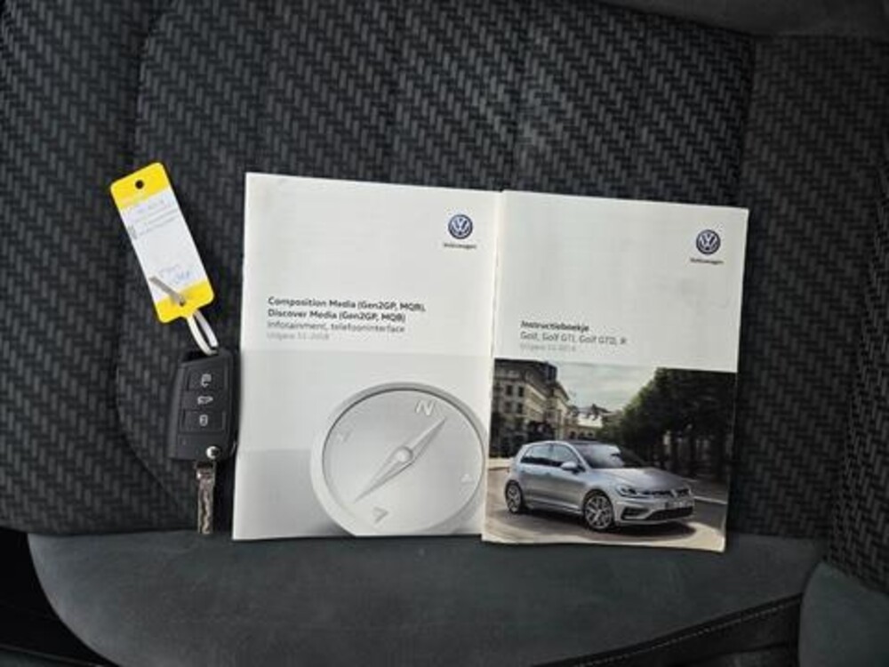 Volkswagen Golf Highline Business R 1.5 TSI 150pk 2019 (Origineel-NL), XG-637-X