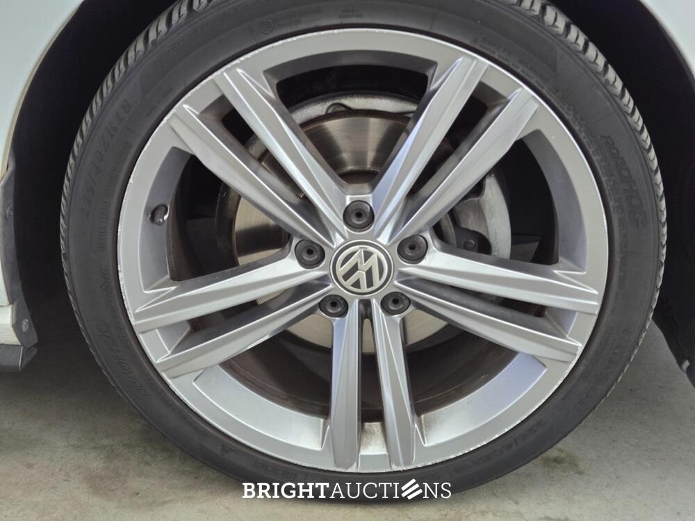 Volkswagen Golf Highline Business R 1.5 TSI 150pk 2019 (Origineel-NL), XG-637-X
