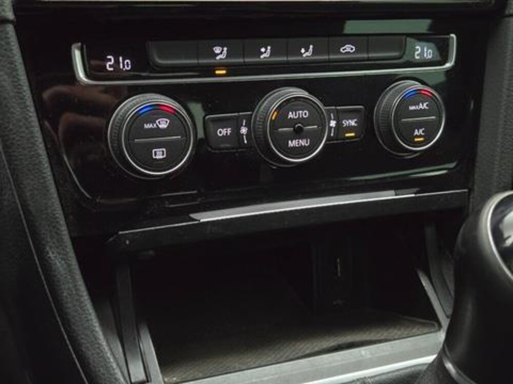 Volkswagen Golf Highline Business R 1.5 TSI 150pk 2019 (Origineel-NL), XG-637-X