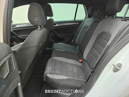 Volkswagen Golf Highline Business R 1.5 TSI 150pk 2019 (Origineel-NL), XG-637-X