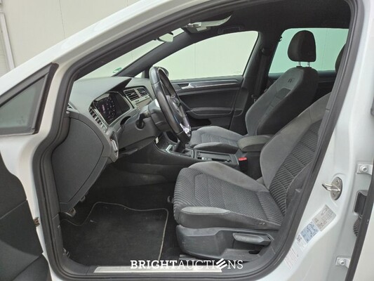 Volkswagen Golf Highline Business R 1.5 TSI 150pk 2019 (Origineel-NL), XG-637-X