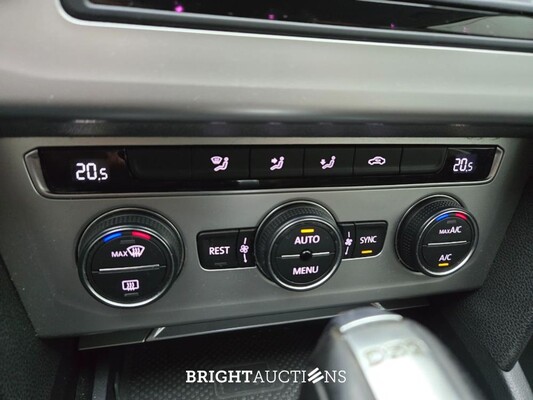 Volkswagen Passat Variant ACT Connected Series 1.4 TSI 150pk 2016 (Origineel-NL), JJ-820-G