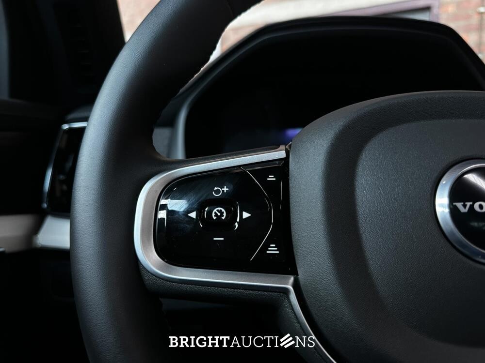 Volvo XC90 T8 AWD Plus Dark 457pk 2025 7-Persoons (1.100 KM) Fabrieksgarantie
