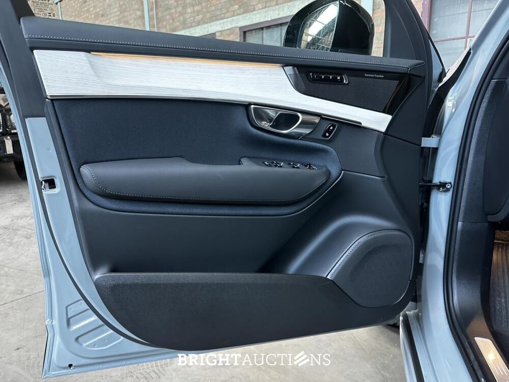 Volvo XC90 T8 AWD Plus Dark 457pk 2025 7-Persoons (1.100 KM) Fabrieksgarantie
