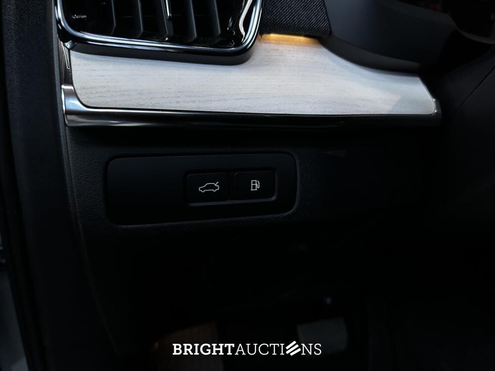 Volvo XC90 T8 AWD Plus Dark 457pk 2025 7-Persoons (1.100 KM) Fabrieksgarantie
