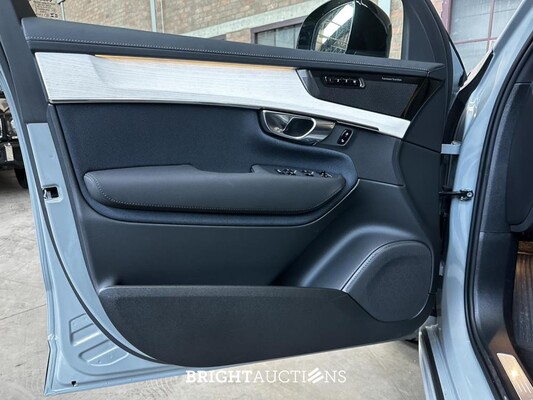 Volvo XC90 T8 AWD Plus Dark 457pk 2025 7-Persoons (1.100 KM) Fabrieksgarantie
