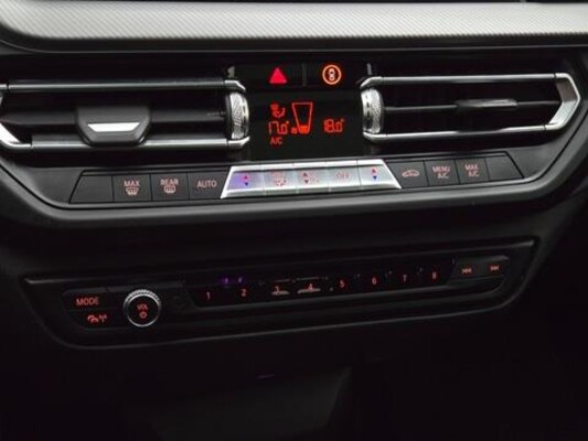 BMW 1-serie Executive Edition 140pk 2020 (Origineel-NL), J-897-BH