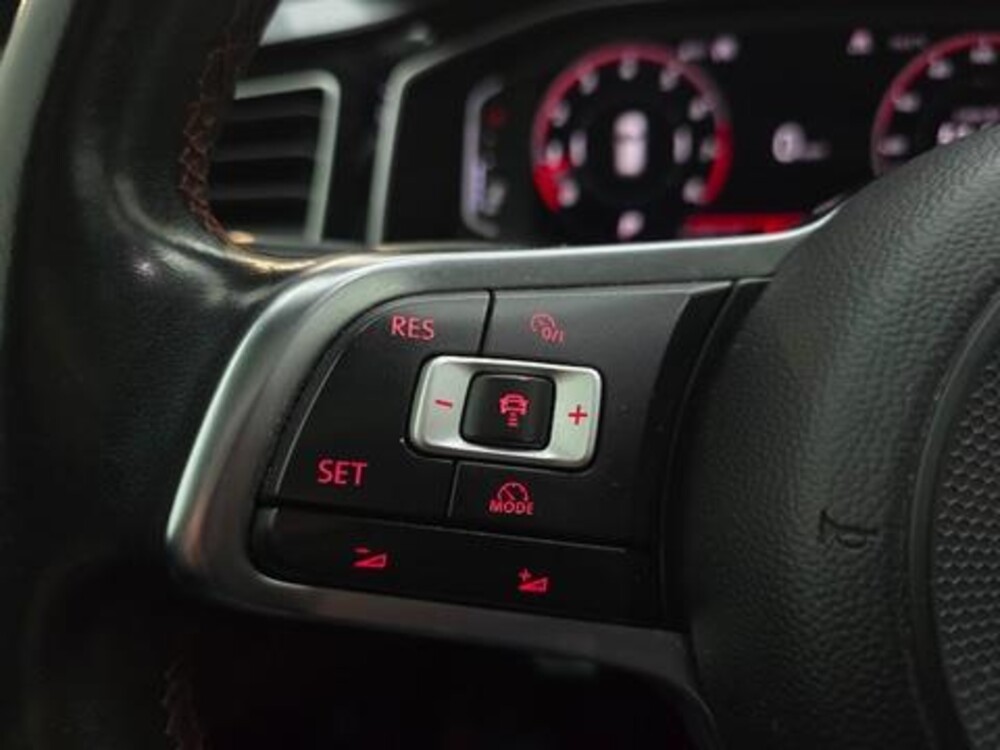 Volkswagen Polo GTI 2.0 TSI 200pk 2018, GGG-67-L