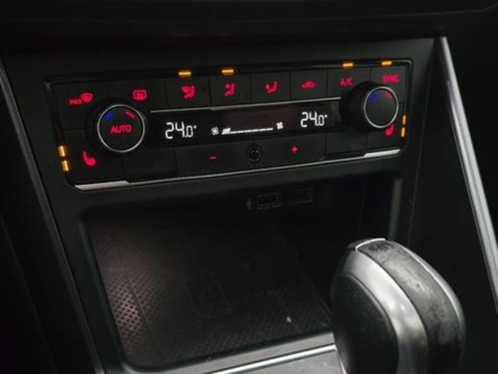 Volkswagen Polo GTI 2.0 TSI 200pk 2018, GGG-67-L