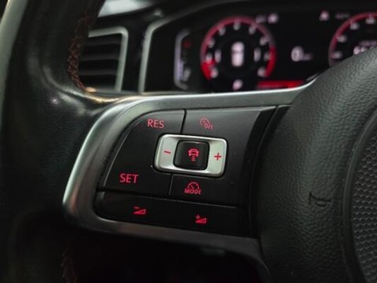 Volkswagen Polo GTI 2.0 TSI 200pk 2018, GGG-67-L