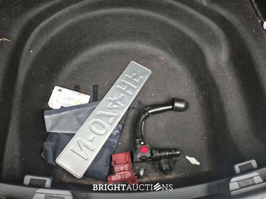 Toyota Corolla Touring Sports HYBRID Premium 2.0 261pk 2021 (Origineel-NL), N-074-HF