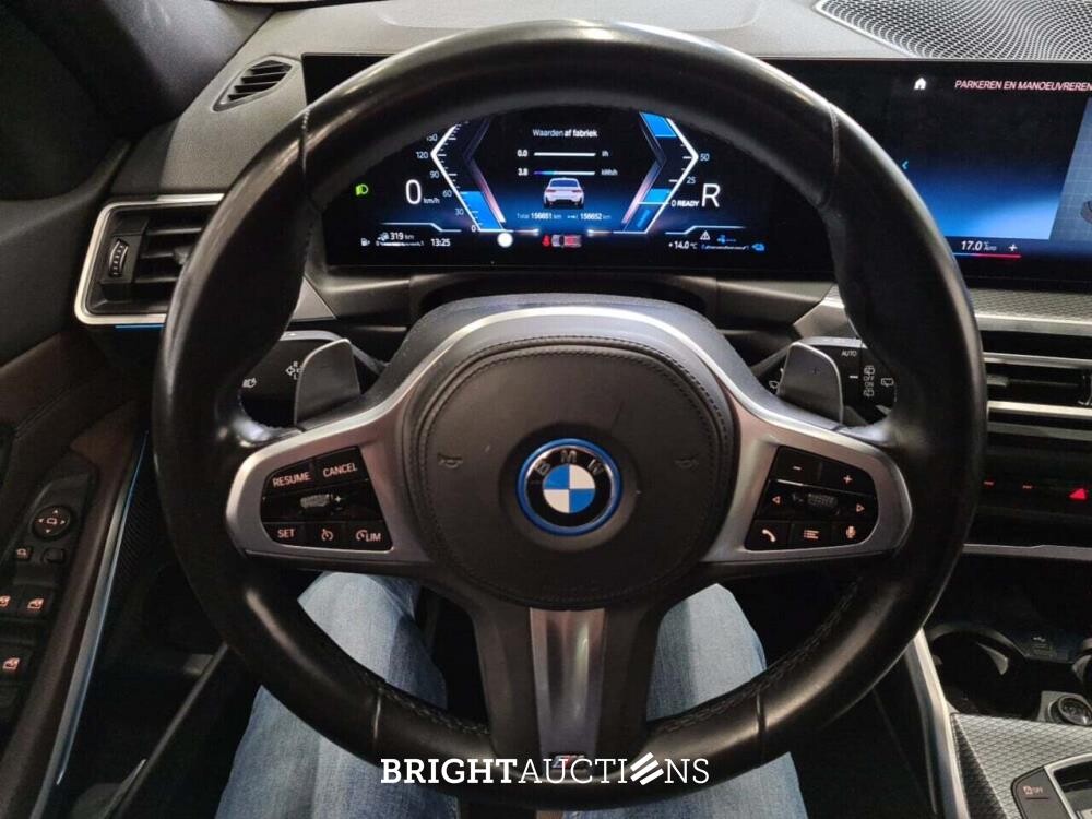 BMW 320e Touring M Sport 272pk 2022 (Origineel-NL) 3-Serie, R-268-NT