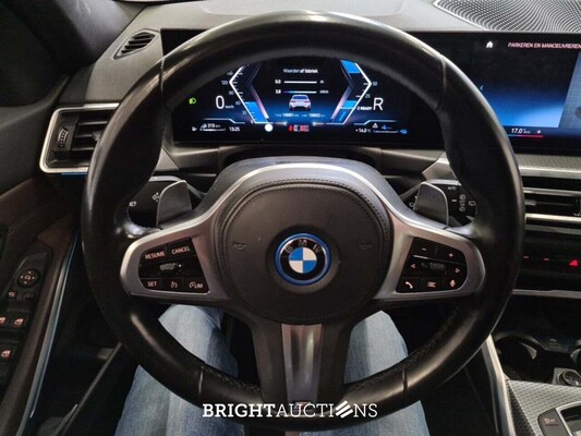 BMW 320e Touring M Sport 272pk 2022 (Origineel-NL) 3-Serie, R-268-NT