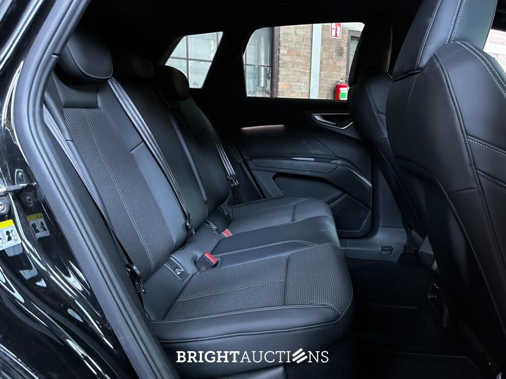 Audi Q4 e-tron 50 quattro Launch edition S Competition 77 kWh 299pk 2022 (Origineel-NL+1e eigenaar), P-122-GB 