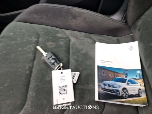 Volkswagen Tiguan Highl. Bus R 1.5 TSI 150pk 2020 (Origineel-NL), J-885-HF