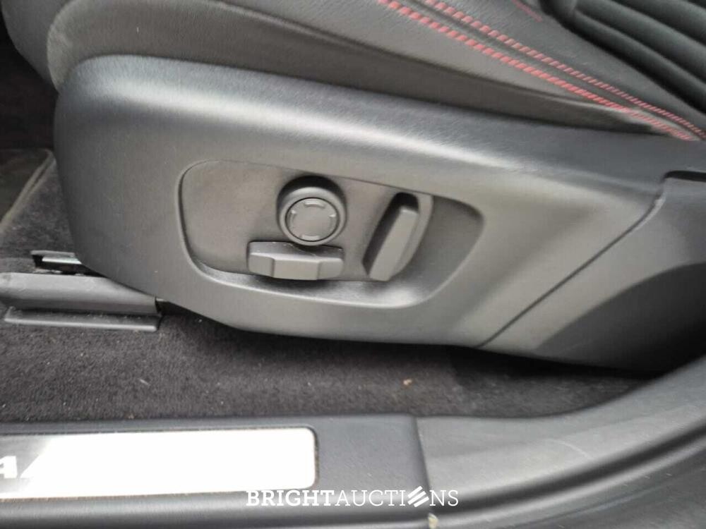Land Rover Discovery Sport P300e Dynamic Se AWD 309pk 2023, 2EEB519