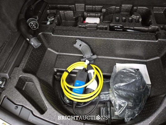 Land Rover Discovery Sport P300e Dynamic Se AWD 309pk 2023, 2EEB519