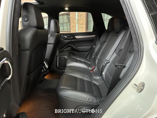 Porsche Cayenne Turbo 4.8 V8 500HP 2010 38.000KM!