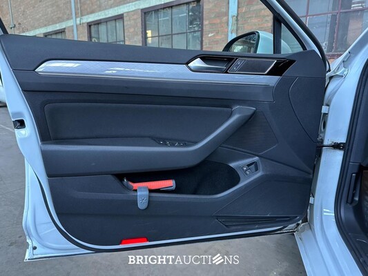 Volkswagen Passat Variant 1.4 TSI PHEV GTE Business 156pk 2021 (Origineel-NL+1e eigenaar), K-814-XG