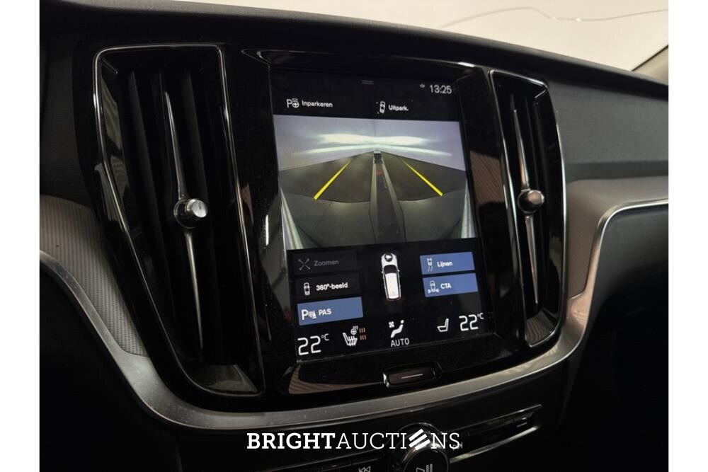 Volvo V60 Cross Country Pro 2.0 AWD 190pk 2020 (Origineel-NL), G-715-ZL