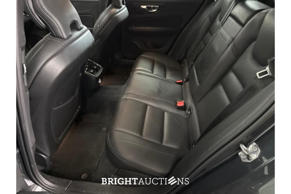 Volvo V60 Cross Country Pro 2.0 AWD 190pk 2020 (Origineel-NL), G-715-ZL