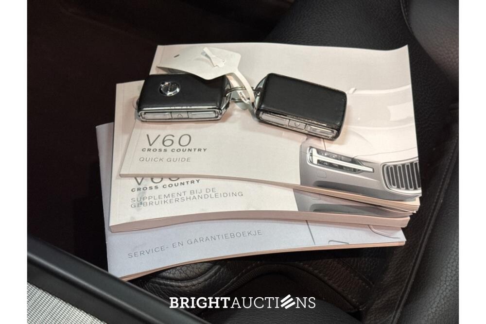 Volvo V60 Cross Country Pro 2.0 AWD 190pk 2020 (Origineel-NL), G-715-ZL