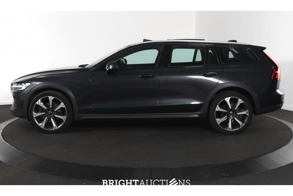 Volvo V60 Cross Country Pro 2.0 AWD 190pk 2020 (Origineel-NL), G-715-ZL