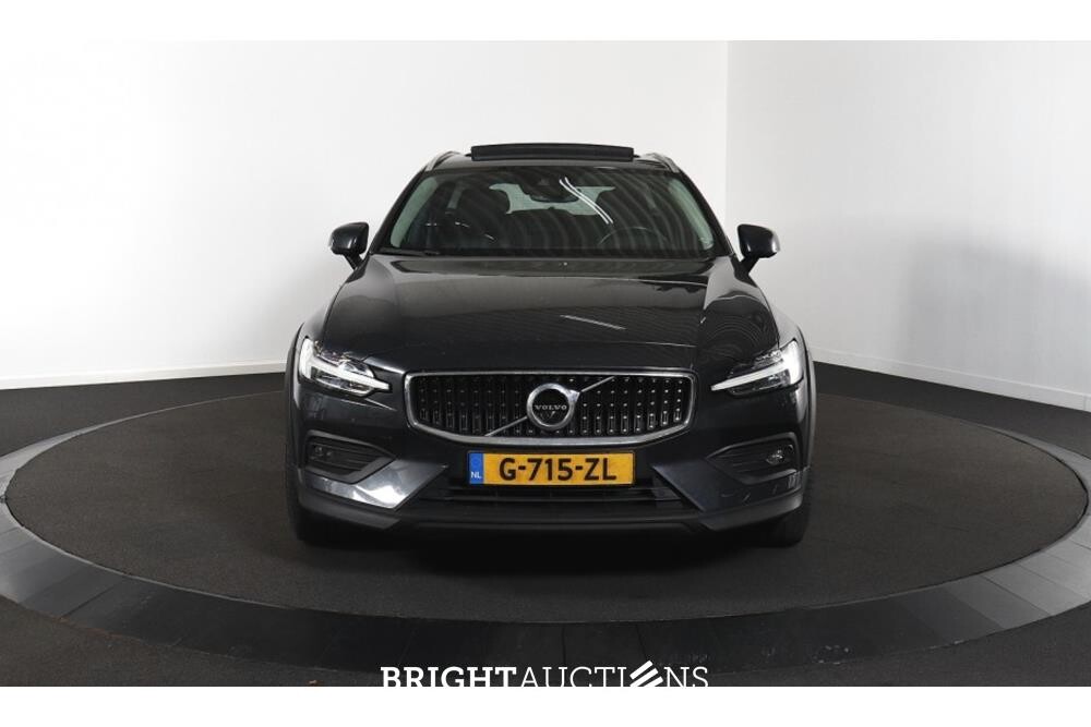 Volvo V60 Cross Country Pro 2.0 AWD 190pk 2020 (Origineel-NL), G-715-ZL