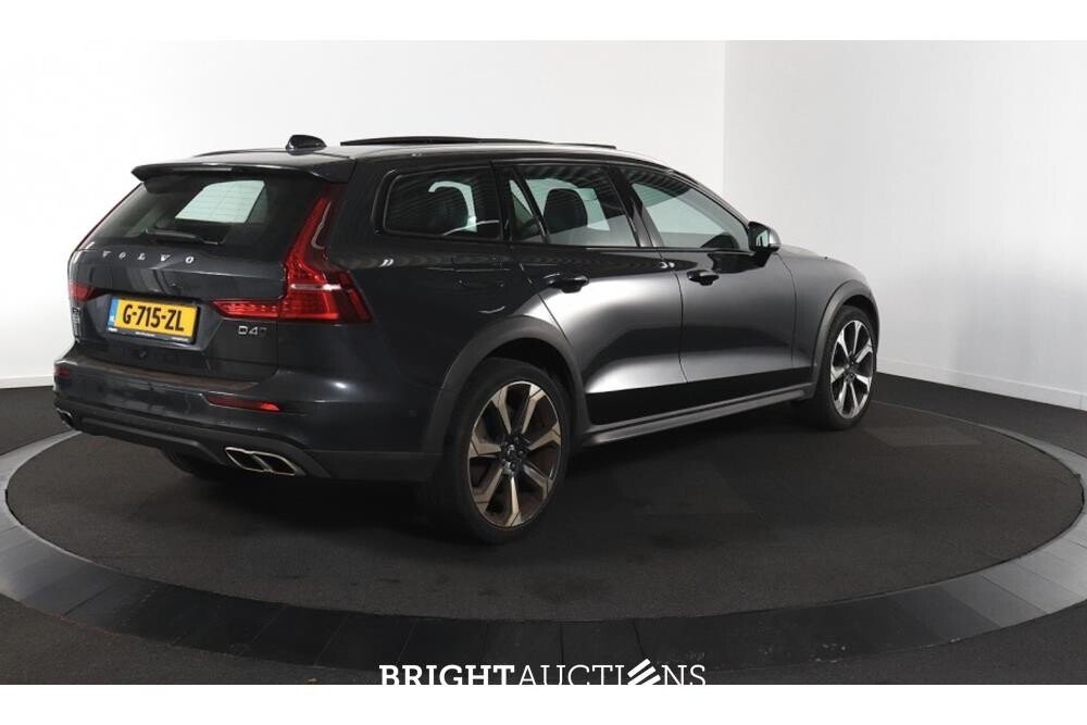 Volvo V60 Cross Country Pro 2.0 AWD 190hp 2020 (Original-NL), G-715-ZL