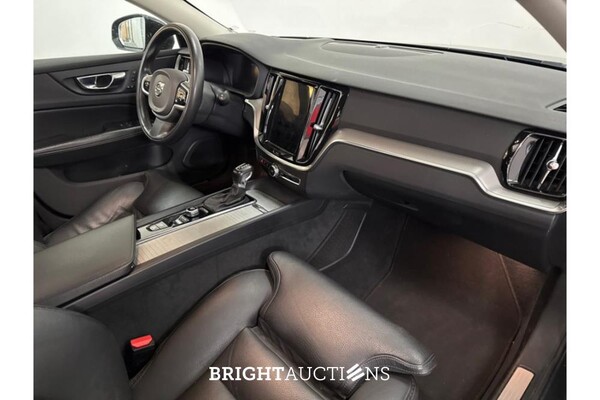 Volvo V60 Cross Country Pro 2.0 AWD 190pk 2020 (Origineel-NL), G-715-ZL