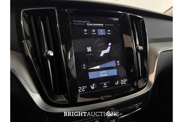 Volvo V60 Cross Country Pro 2.0 AWD 190pk 2020 (Origineel-NL), G-715-ZL