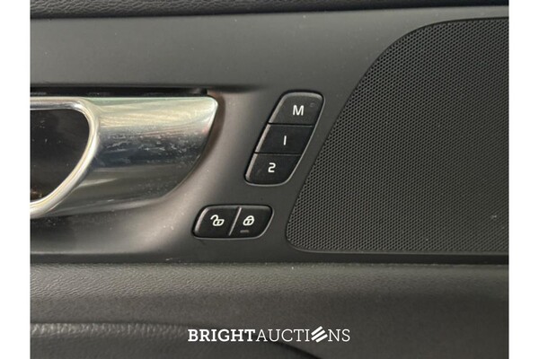 Volvo V60 Cross Country Pro 2.0 AWD 190pk 2020 (Origineel-NL), G-715-ZL