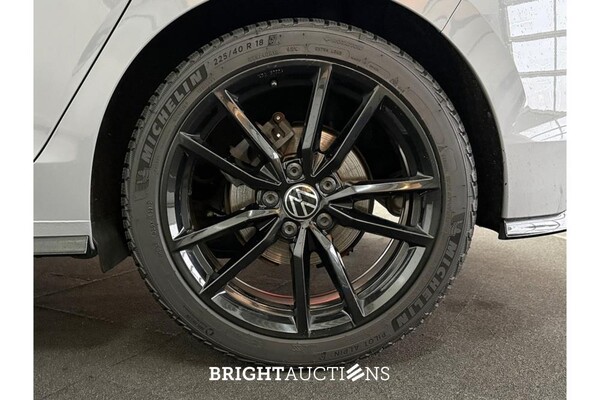 Volkswagen Golf eTSI R-Line Business 1.5 130pk 2023, T-788-LG