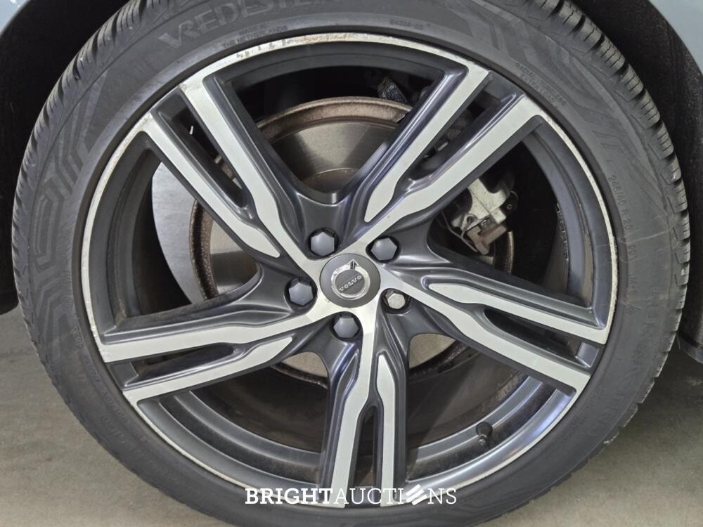Volvo S90 T8 Inscription 2.0 AWD 303hp 2019, J-857-GG
