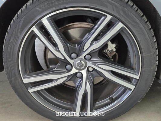 Volvo S90 T8 Inscription 2.0 AWD 303hp 2019, J-857-GG