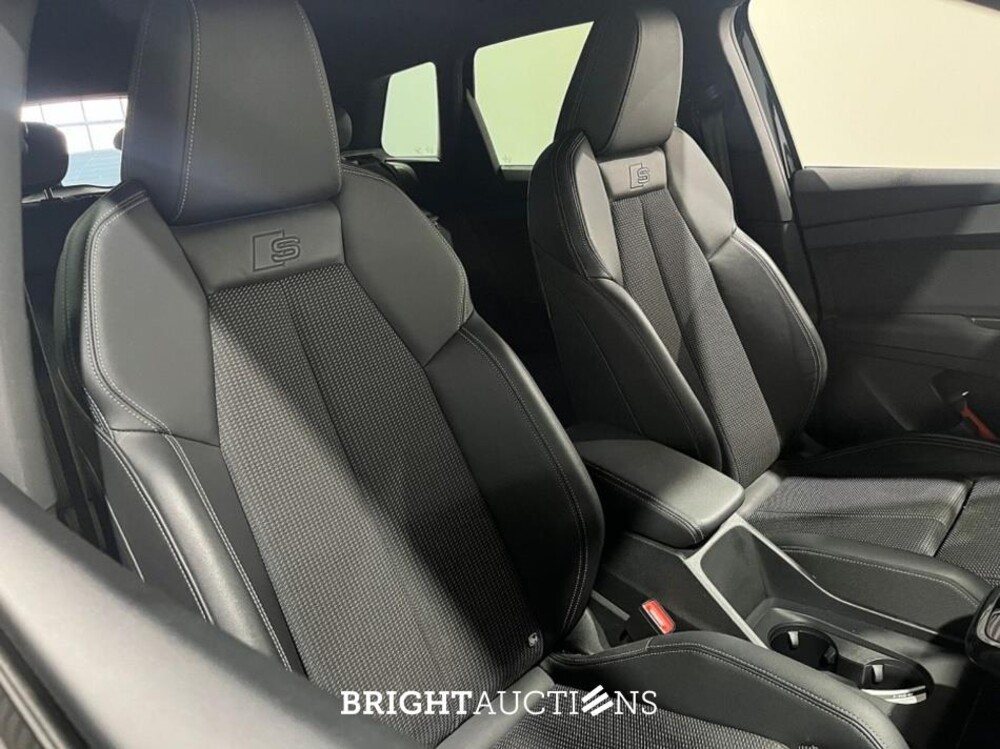 Audi Q4 e-tron 40 Launch edition S Competition 77 kWh 204pk 2022 (Origineel-NL), P-408-DF