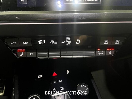 Audi Q4 e-tron 40 Launch edition S Competition 77 kWh 204pk 2022 (Origineel-NL), P-408-DF