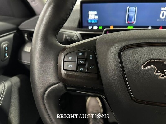 Ford Mustang Mach-E RWD 75 kWh 269pk 2021 (Origineel-NL), N-782-JV