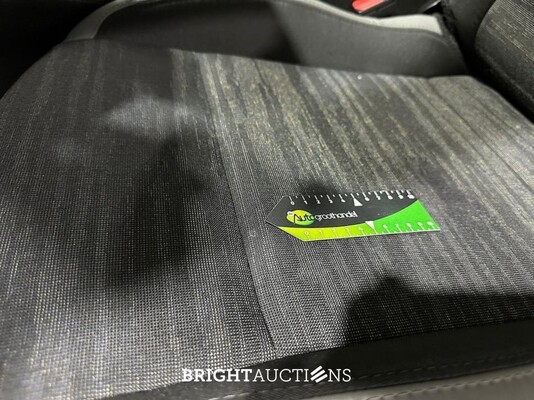 Jeep Avenger Longitude 54 kWh 156pk 2024 (Origineel-NL), X-207-PP