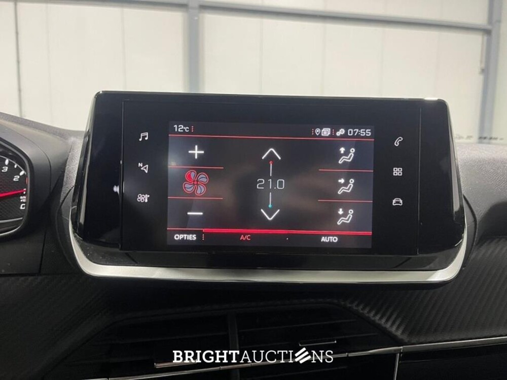 Peugeot 2008 100 Allure 1.2 PureTech 102hp 2022 (Original-NL), P-689-GX
